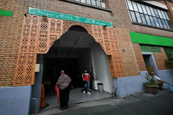 Fransa’da İslam karşıtı faaliyetlerde bulundukları iddiasıyla 11 Sırp tutuklandı