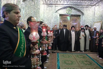 غبارروبی مضجع شريف حضرت سيدعلاءالدين حسين‌بن موسي‌الكاظم(ع)