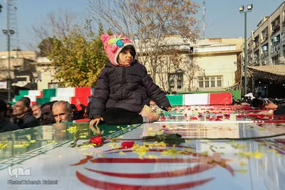 تشییع پیکرهای ۱۰۰ شهید گمنام از مقابل دانشگاه تهران