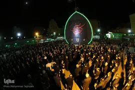 ⁨نخل‌برداری یزدی‌های مقیم کرج در شب عاشورا