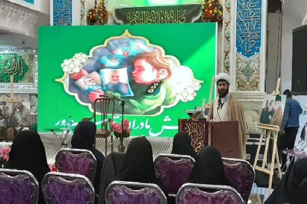 جایگاه مادری باید به اصل خود در نگاه اسلامی برسد