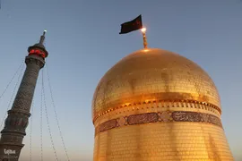 افراشتن پرچم عزا در حرم حضرت معصومه(س)
