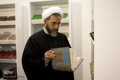 بازدید حجت‌الاسلام احمد مازنی از ششمین روز بیست و هفتمین نمایشگاه بین المللی قرآن کریم