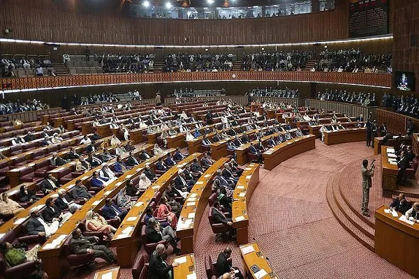 Pakistan'da yeni cumhurbaşkanı yarın seçilecek