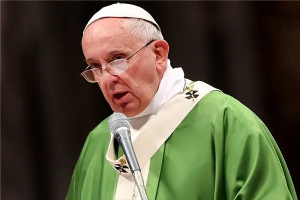 Papa Fransisk miqrantların yeni doğulmuş uşaqlarına vətəndaşlıq verilməsini tələb etdi