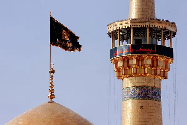 مراسم اذن عزا و تعویض پرچم گنبد حرم مطهر رضوی برگزار می‌شود