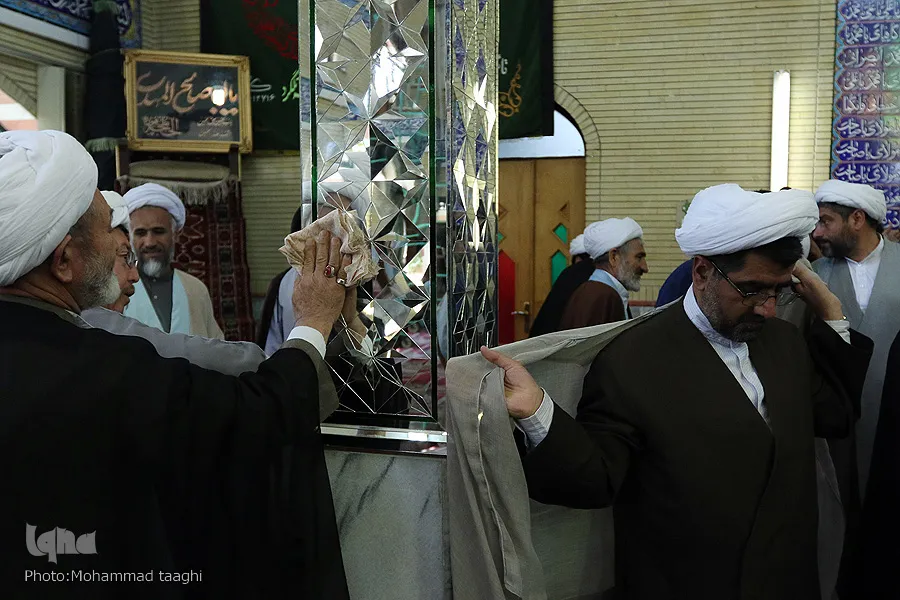 غبار روبی مساجد در آستانه ماه مبارک رمضان