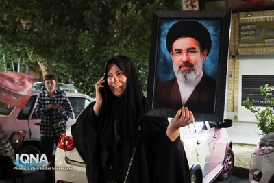 زنجیره مردمی حمایت از عفاف و حجاب در میدان شهدای اصفهان