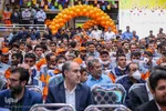 نارنجی پوشان، سفیران پاکیزگی
