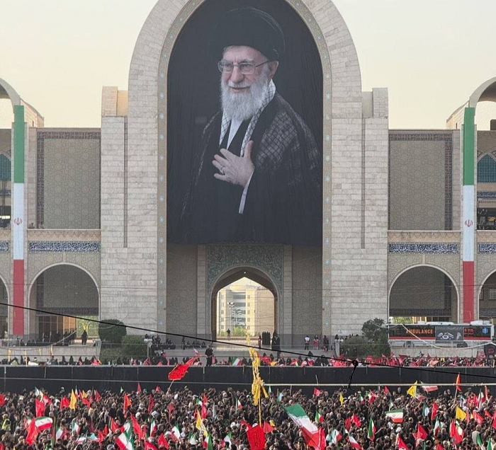 برگزاری مراسم «بدرقه آقای شهید ایران» در مصلای امام خمینی(ره) برگزاری مراسم «بدرقه آقای شهید ایران» در مصلای امام خمینی(ره)