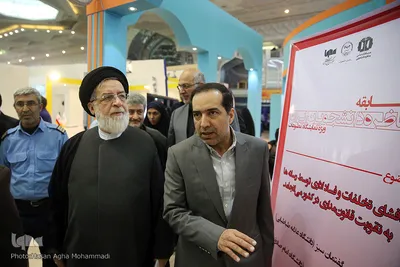 حضور حجت الاسلام شهیدی رئیس بنیاد شهید در غرفه ایکنا 
