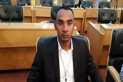 الشباب الإیرانی یعشق القرآن