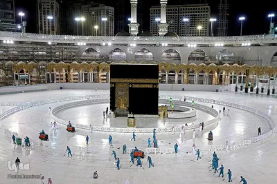 اقامه نماز در کنار کعبه با حفظ فاصله اجتماعی