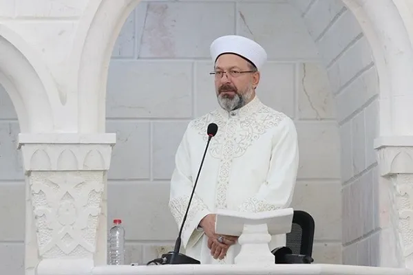 Erbaş: Müslüman her alanda kamu hakkına riayet etmelidir