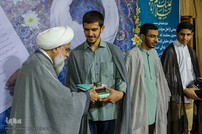 چهارمین آیین عمامه‌گذاری شماری از طلاب و همچنین جشن حفظ کل قرآن کریم گروهی دیگر از طلاب مدرسه علمیه دارالسلام