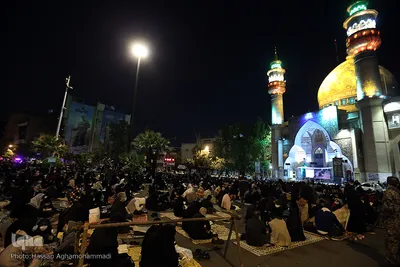 Muslime begehen die Nacht der Bestimmung auf dem Palästina-Platz