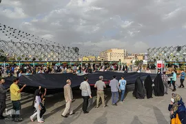اهتزاز پرچم حضرت سیدالشهدا در میدان امام حسین علیه السلام