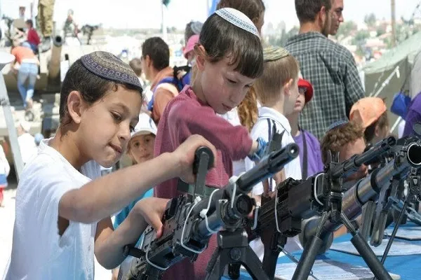 په اسرائیلو کې د ماشومانو افراطي روزنه ترسره کیږی(فیلم)