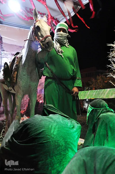آيين سنتی "شام غريبان اسراي دشت کربلا" در کاشمر
