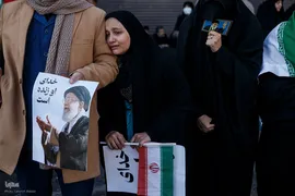 تجمع خودجوش مردم عزادار تهران در میدان انقلاب