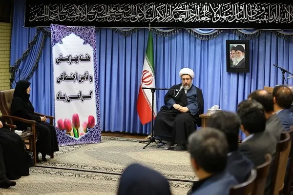 دیدار مدیران تامین اجتماعی و بهزیستی با امام جمعه تبریز