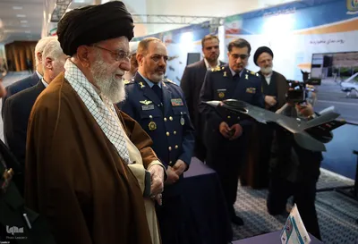بازدید رهبر انقلاب از نمایشگاه دستاوردهای صنعت دفاعی کشور