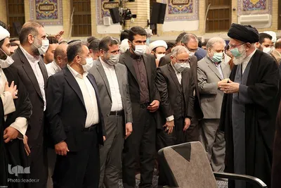 Koranrezitation im Beisein von Imam Chamenei