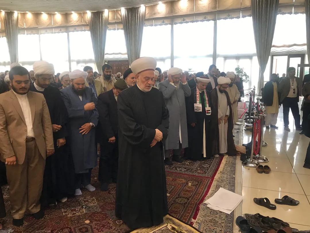 اقامه نماز وحدت به امامت شیخ  فرفور + عکس