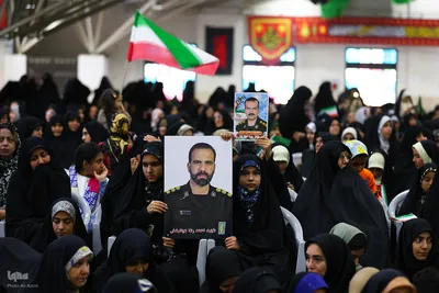 تجدید بیعت دختران و مادران اصفهانی با رهبر انقلاب در گلستان شهدا