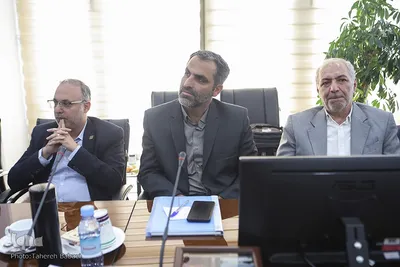 مراسم رونمایی از کتاب دانش در مصاف