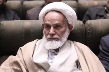 انتقاد امام جمعه موقت شیراز از برپایی جلسات اداری در وقت نماز