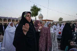 قرائت دعای توسل جهت سلامتی رئیس جمهور در حرم حضرت شاهچراغ (ع)