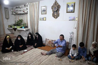 حضور  حجت الاسلام محمد قمی، رئیس سازمان تبلیغات اسلامی در منزل شهدای مدافع حرم تیپ فاطمیون در حسن آباد فشافویه