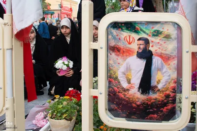 تجدید بیعت دختران و مادران اصفهانی با رهبر انقلاب در گلستان شهدا