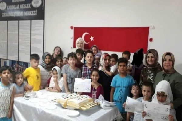 Kur'an kursu öğrencilerine belge töreni