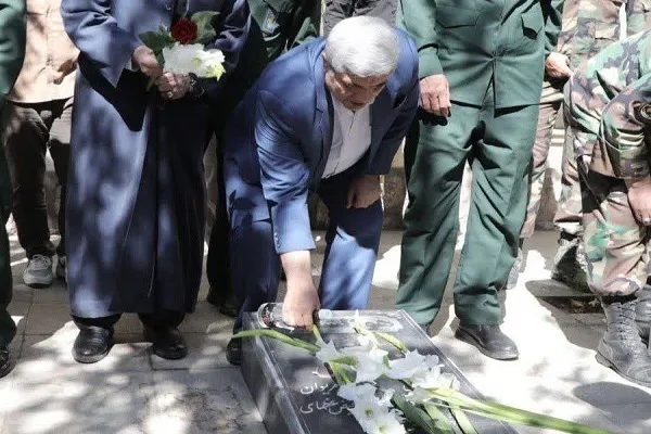 عطرافشانی و غباروربی گلزار شهدای کردستان