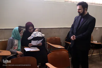 حضور محمد حسین محمدزاده، رییس شبکه قرآن سیما در محل برگزاری آزمون سراسری حفظ و مفاهیم قرآن کریم