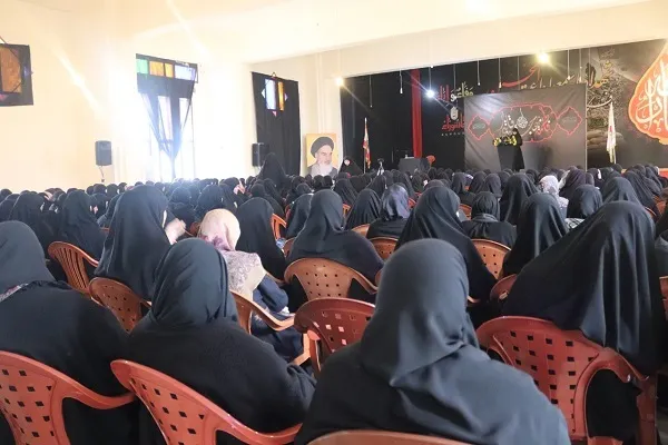 لبنان: معاهد سيدة نساء العالمين (ع) تقيم محاضرة قرآنية حول سورة الكوثر + صور