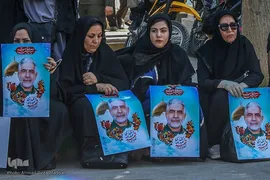 خاکسپاری سردار بی‌سر مدافع حرم در جوار همرزمانش