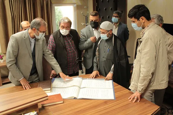 Iran, Iraq Mull Holding Joint Quran Exhibition in Karbala