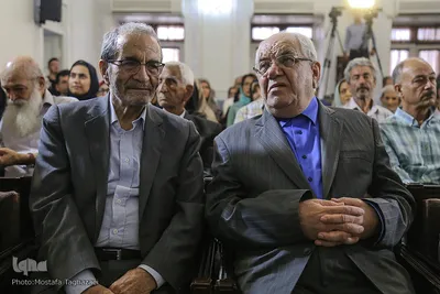 از راست غلامرضا اعوانی و نجفقلی حبیبی در همایش ملی «حکمت اشراقی در پرتو آراء و آثار شهاب‌الدین سهروردی»