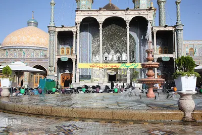 Fitr-Festgebet im Heiligen Schrein von Fatima Masuma (sa.) verrichtet