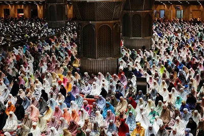 اقامه نماز جماعت مسلمانان جهان در رمضان