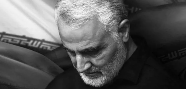 اهدای تندیس سردار شهید سلیمانی در جشنواره فیلم فجر