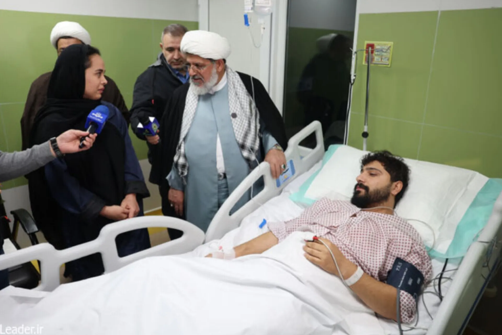 Leader’ Representatives Visit Veterans on Hazrat Abbas Birth Anniversary