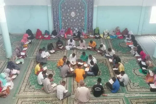آموزش قرآن به دانش‌آموزان ماداگاسکاری + عکس