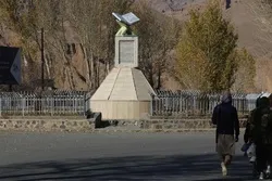 Afghanistan : les talibans remplacent à Bamiyan la statue d'un ex-dirigeant hazara par un Coran