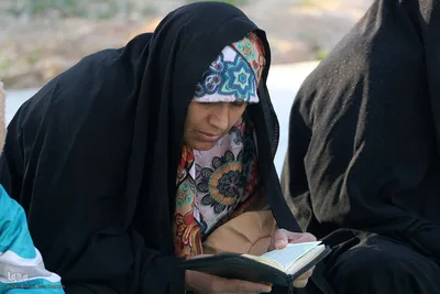 آیین جزءخوانی قرآن کریم در جوار مقبره شهدای گمنام