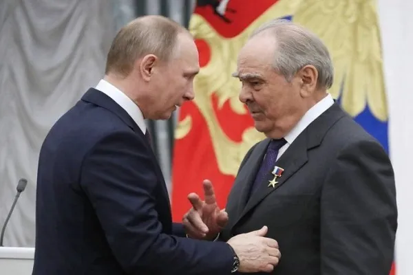 Путин наградил Шаймиева высшим орденом России