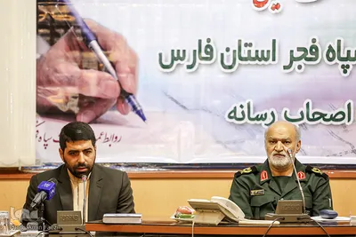 نشست صميمي فرمانده سپاه فجر شیراز با اصحاب رسانه